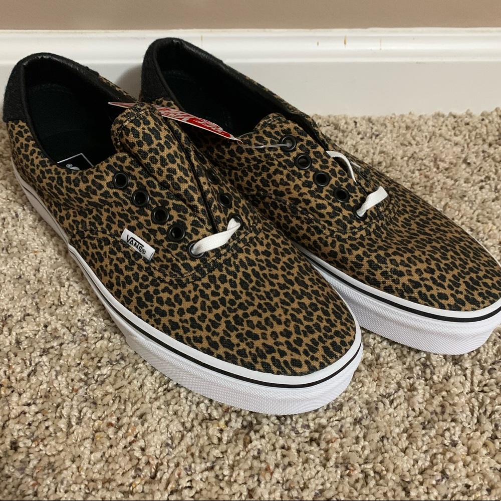 Leopard Lace Up VANS Size 9.5 NWT & Box